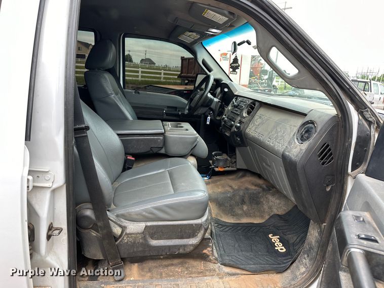 image for item NR9955 2016 Ford F550 Super Duty flatbed truck