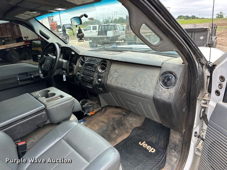 image for item NR9955 2016 Ford F550 Super Duty flatbed truck