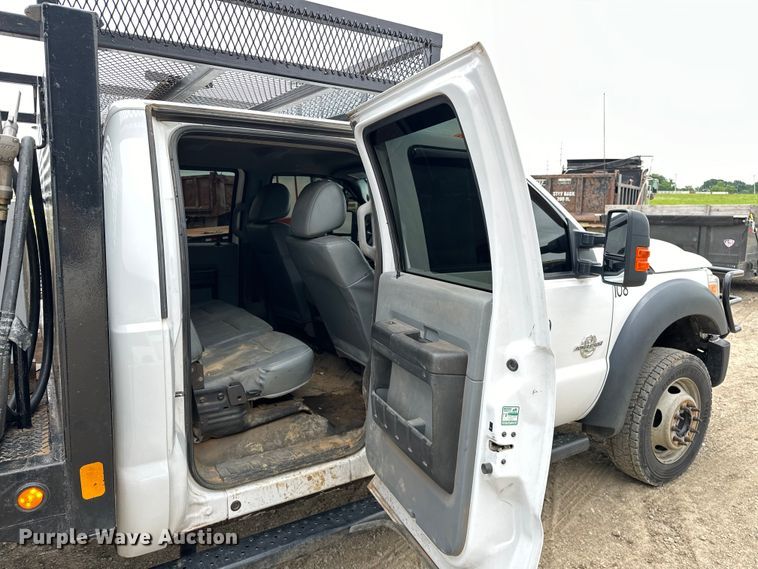 image for item NR9955 2016 Ford F550 Super Duty flatbed truck