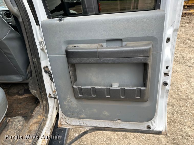 image for item NR9955 2016 Ford F550 Super Duty flatbed truck