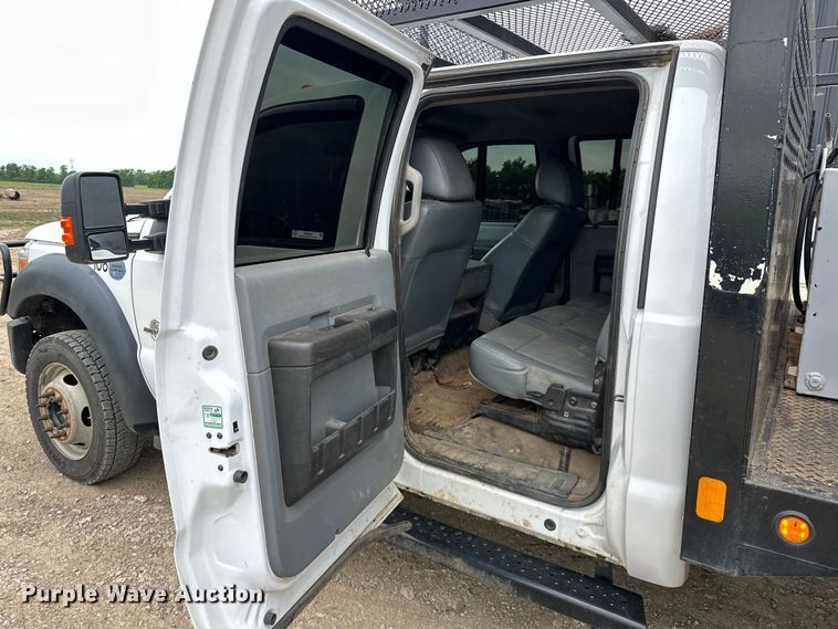 image for item NR9955 2016 Ford F550 Super Duty flatbed truck