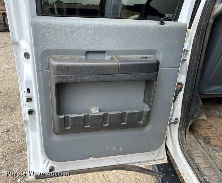 image for item NR9955 2016 Ford F550 Super Duty flatbed truck