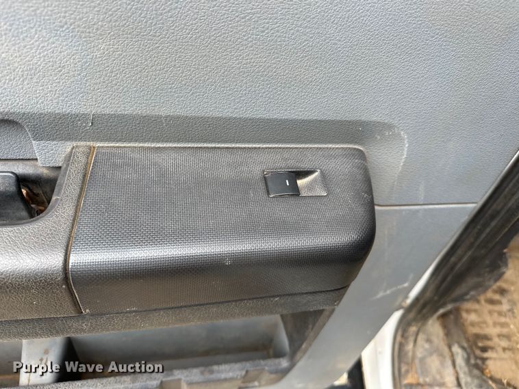 image for item NR9955 2016 Ford F550 Super Duty flatbed truck