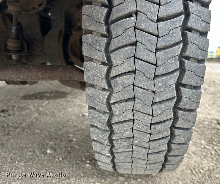 image for item NR9955 2016 Ford F550 Super Duty flatbed truck