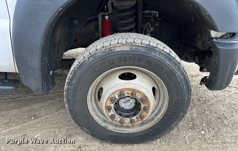 image for item NR9955 2016 Ford F550 Super Duty flatbed truck