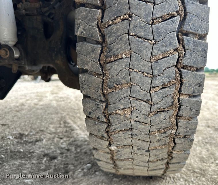 image for item NR9955 2016 Ford F550 Super Duty flatbed truck