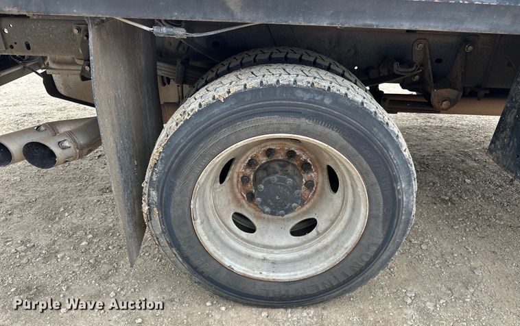 image for item NR9955 2016 Ford F550 Super Duty flatbed truck