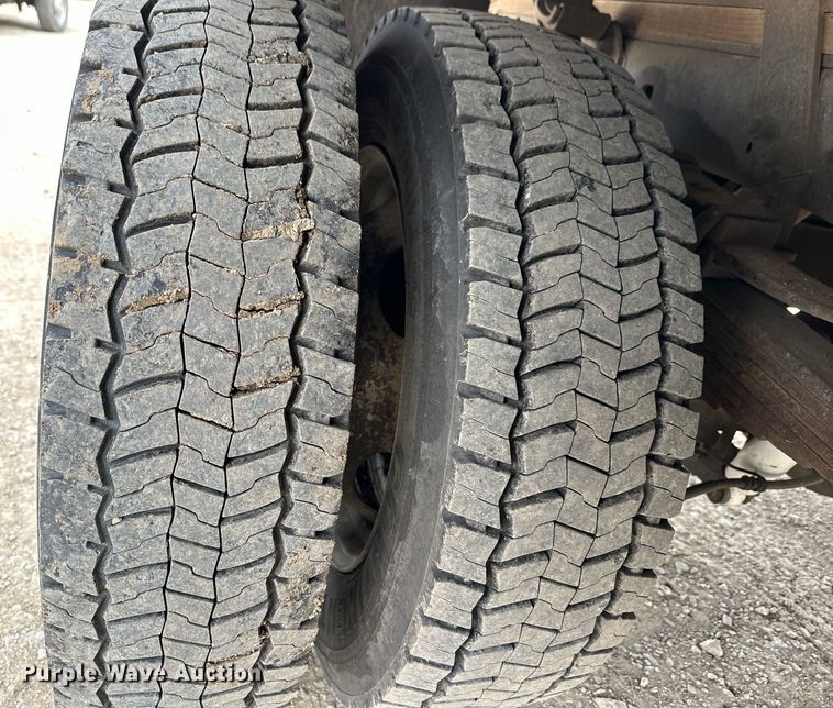 image for item NR9955 2016 Ford F550 Super Duty flatbed truck