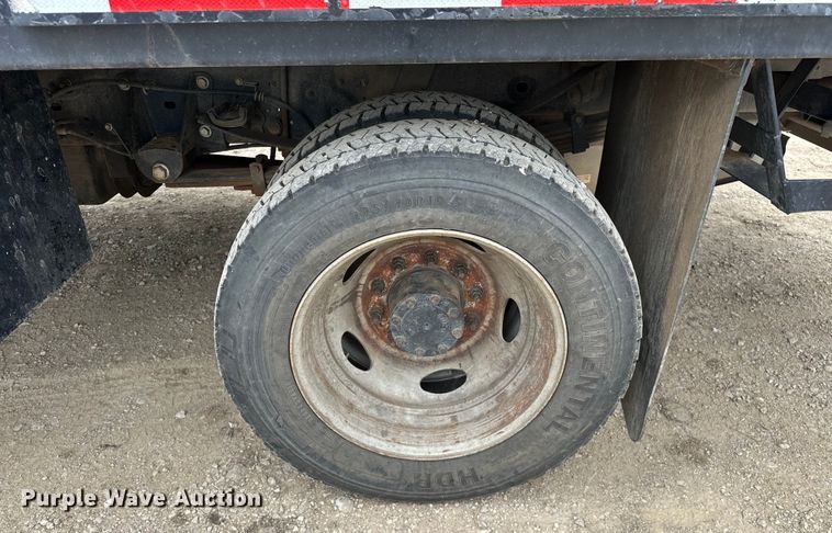 image for item NR9955 2016 Ford F550 Super Duty flatbed truck