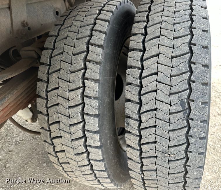 image for item NR9955 2016 Ford F550 Super Duty flatbed truck