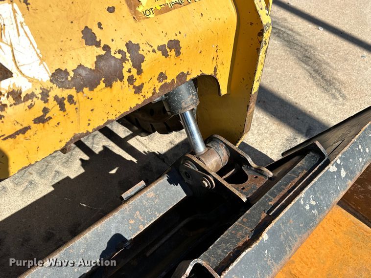 image for item NR9959 2018 Caterpillar  262D skid steer loader