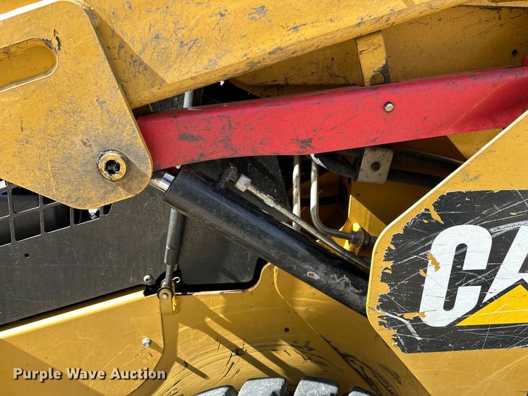 image for item NR9959 2018 Caterpillar  262D skid steer loader