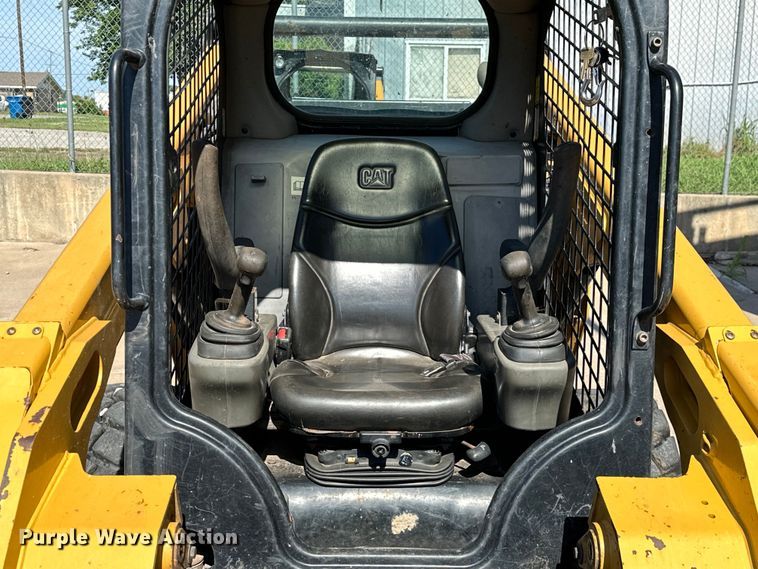 image for item NR9959 2018 Caterpillar  262D skid steer loader