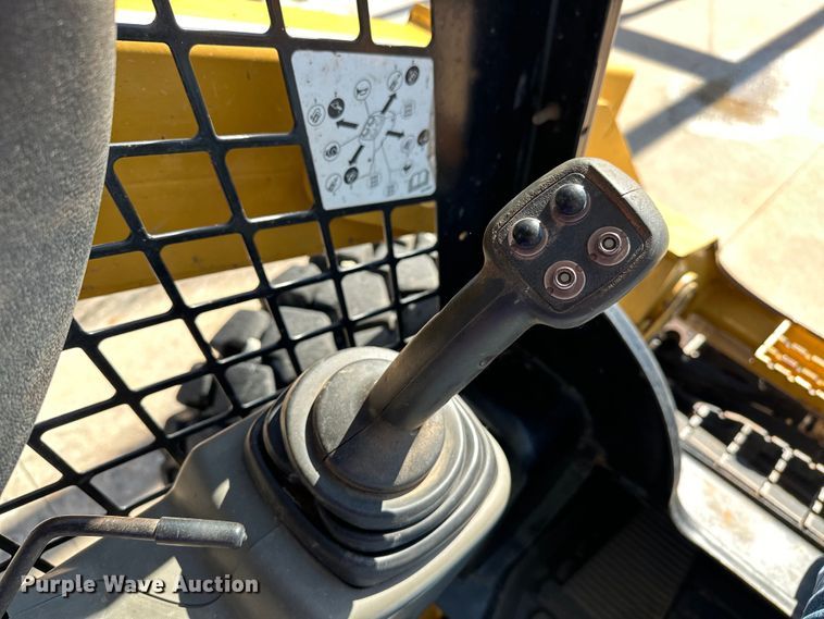 image for item NR9959 2018 Caterpillar  262D skid steer loader