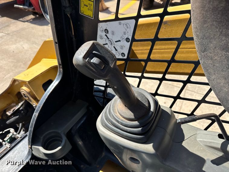 image for item NR9959 2018 Caterpillar  262D skid steer loader