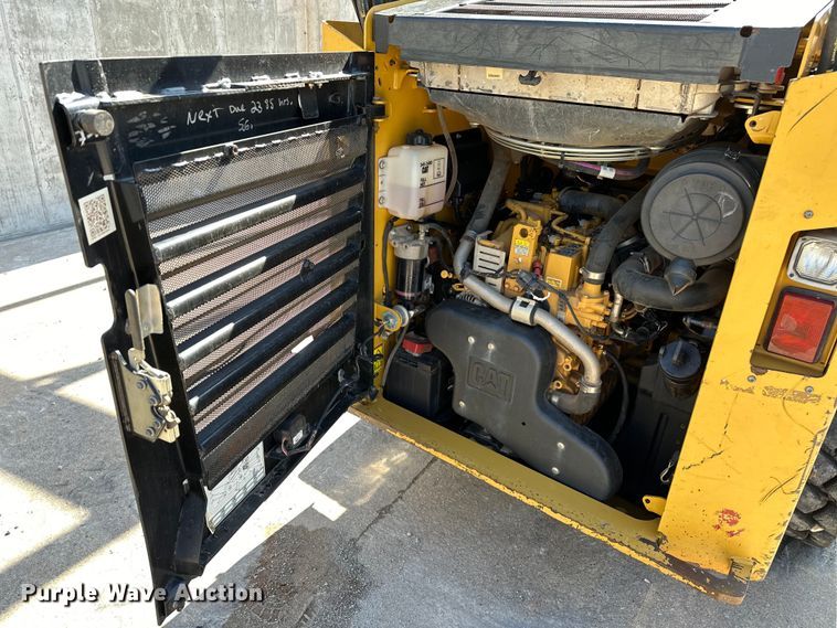 image for item NR9959 2018 Caterpillar  262D skid steer loader