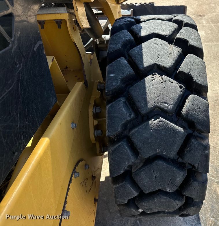 image for item NR9959 2018 Caterpillar  262D skid steer loader