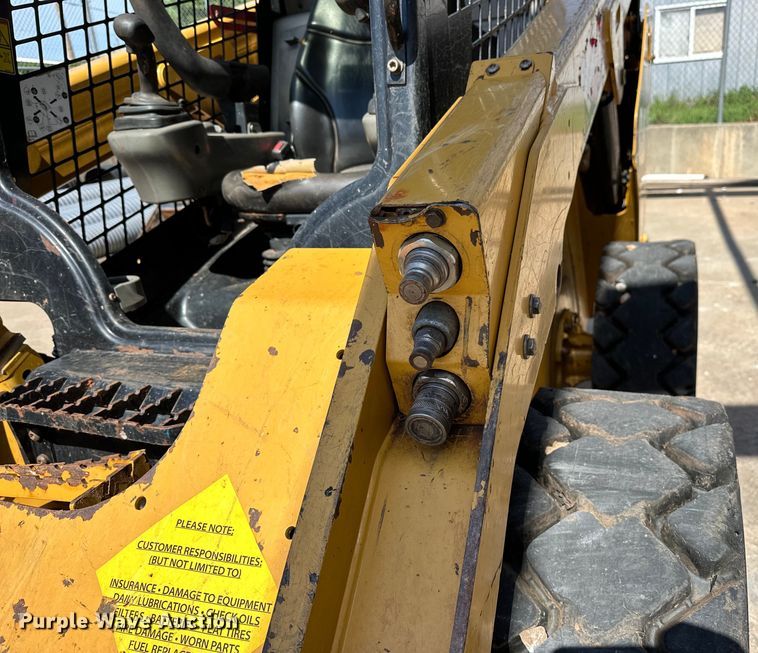 image for item NR9960 2018 Caterpillar  262D skid steer loader