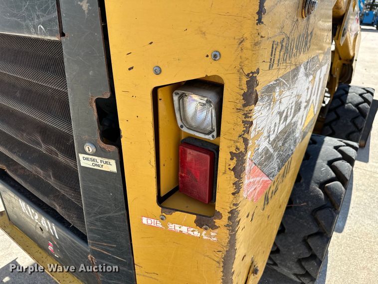 image for item NR9960 2018 Caterpillar  262D skid steer loader