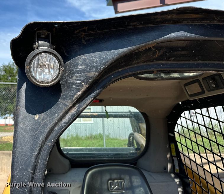 image for item NR9960 2018 Caterpillar  262D skid steer loader