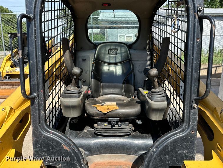 image for item NR9960 2018 Caterpillar  262D skid steer loader