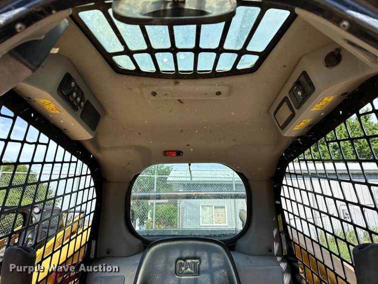 image for item NR9960 2018 Caterpillar  262D skid steer loader