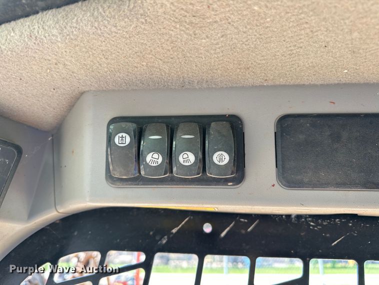 image for item NR9960 2018 Caterpillar  262D skid steer loader