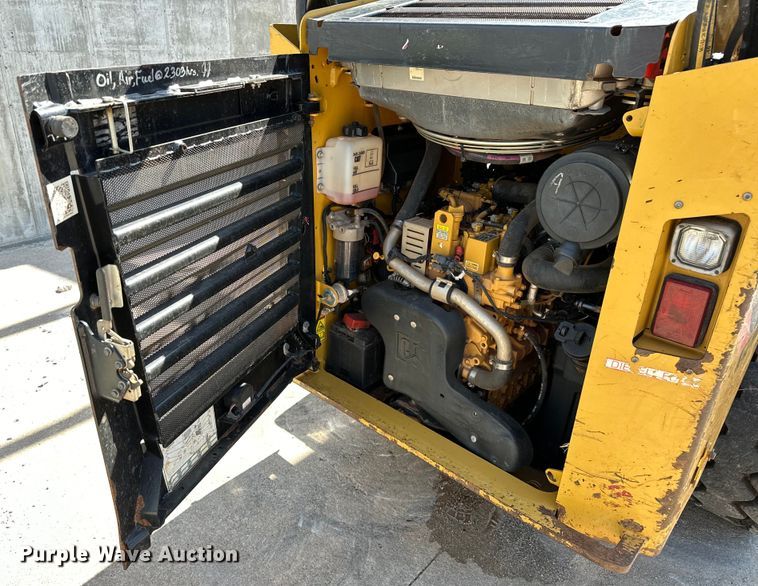 image for item NR9960 2018 Caterpillar  262D skid steer loader