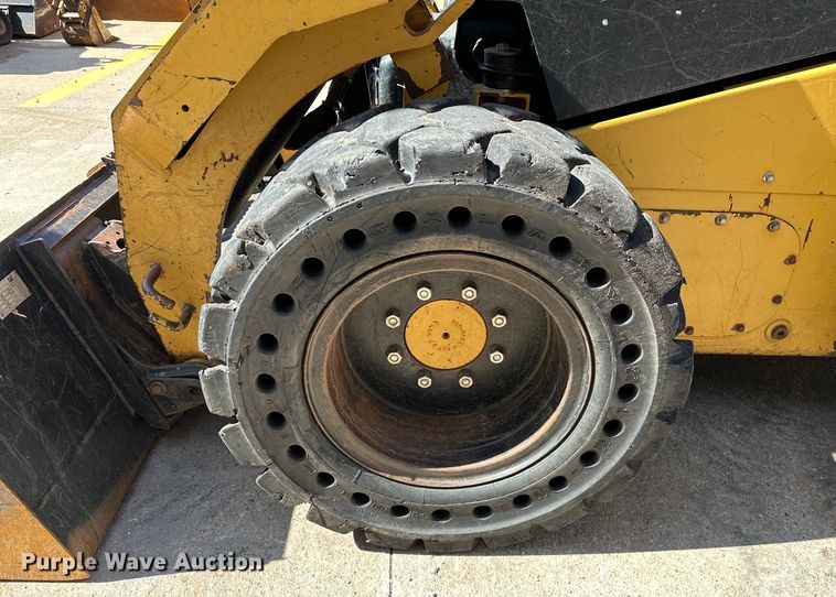 image for item NR9960 2018 Caterpillar  262D skid steer loader