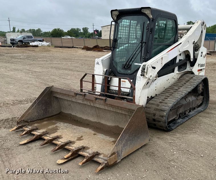 image for item NT9251 2016 Bobcat  T750 tracked skid steer loader