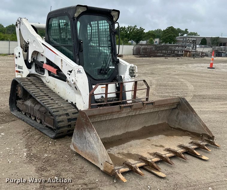 image for item NT9251 2016 Bobcat  T750 tracked skid steer loader