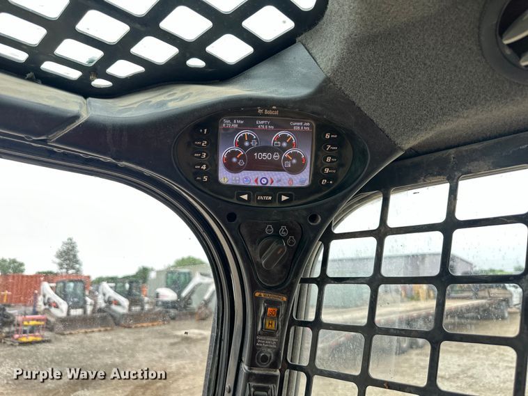 image for item NT9251 2016 Bobcat  T750 tracked skid steer loader