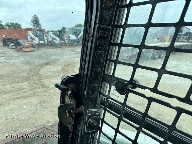 image for item NT9251 2016 Bobcat  T750 tracked skid steer loader