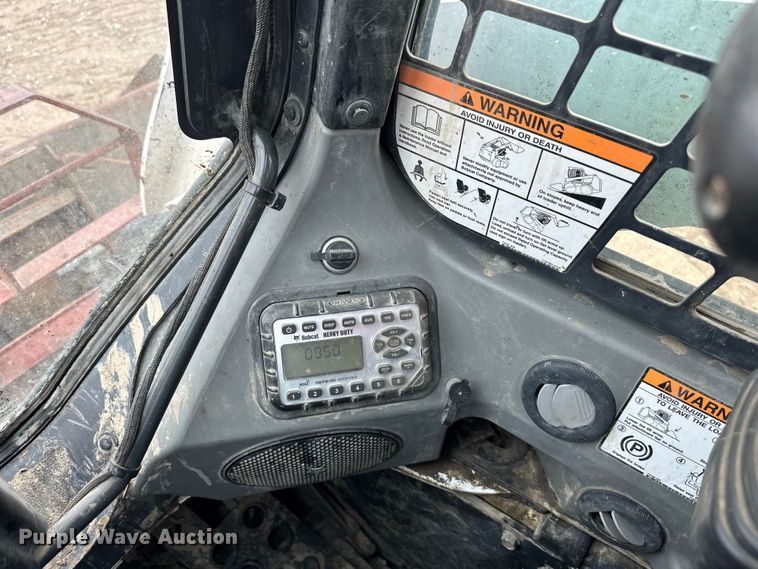 image for item NT9251 2016 Bobcat  T750 tracked skid steer loader