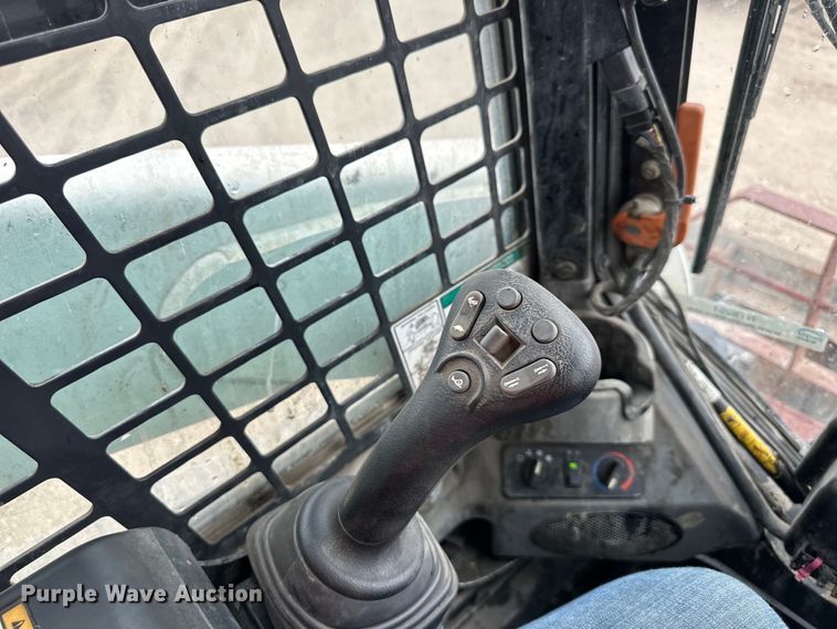 image for item NT9251 2016 Bobcat  T750 tracked skid steer loader