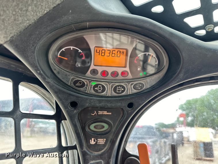 image for item NT9251 2016 Bobcat  T750 tracked skid steer loader