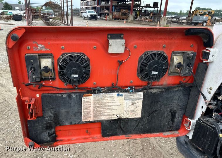 image for item NT9251 2016 Bobcat  T750 tracked skid steer loader