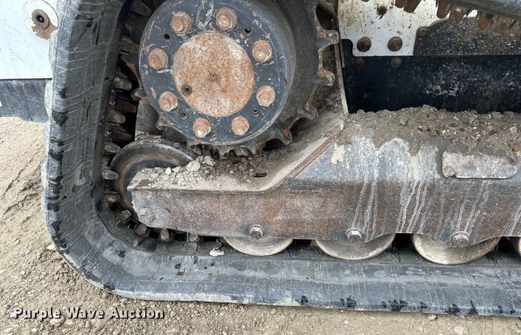 image for item NT9251 2016 Bobcat  T750 tracked skid steer loader