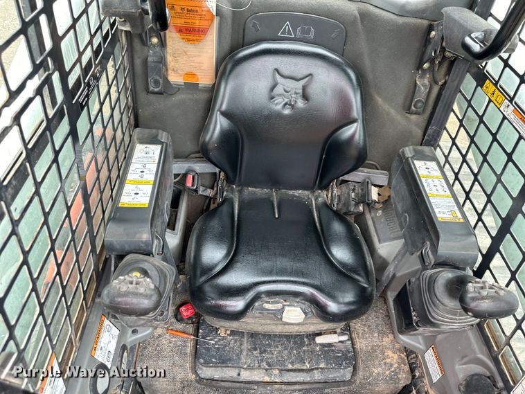 image for item NT9253 2016 Bobcat T750 tracked skid steer loader