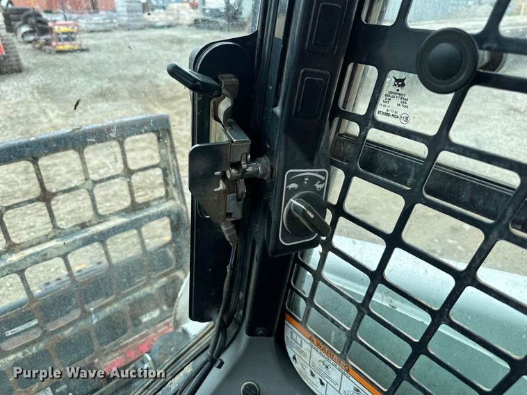 image for item NT9253 2016 Bobcat T750 tracked skid steer loader