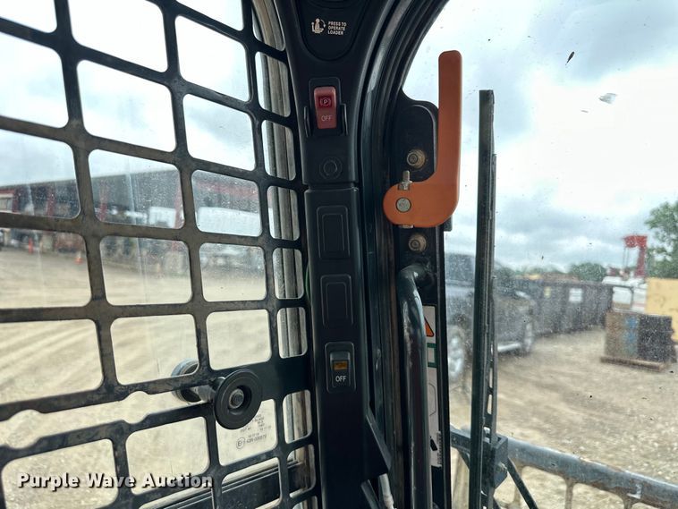 image for item NT9253 2016 Bobcat T750 tracked skid steer loader