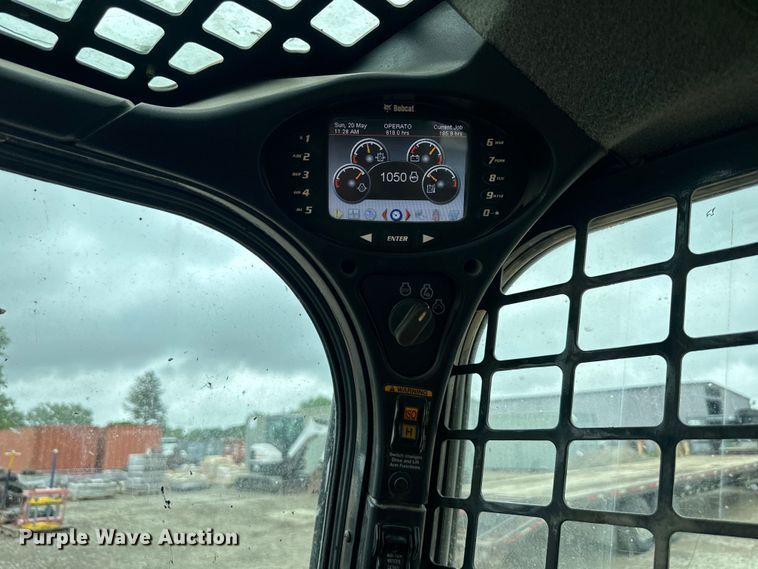 image for item NT9253 2016 Bobcat T750 tracked skid steer loader