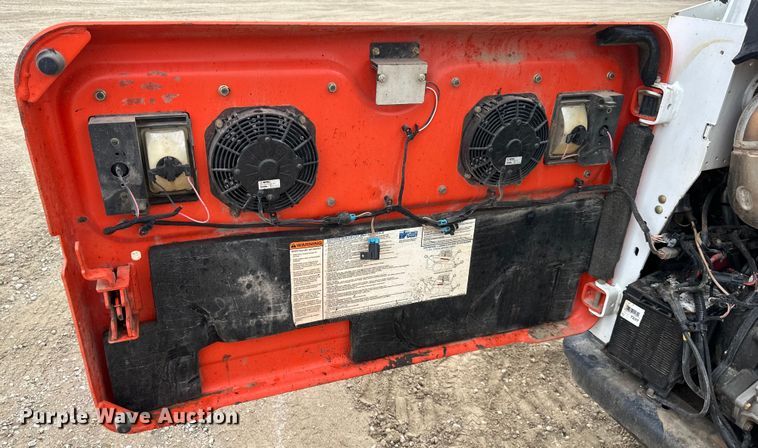 image for item NT9253 2016 Bobcat T750 tracked skid steer loader