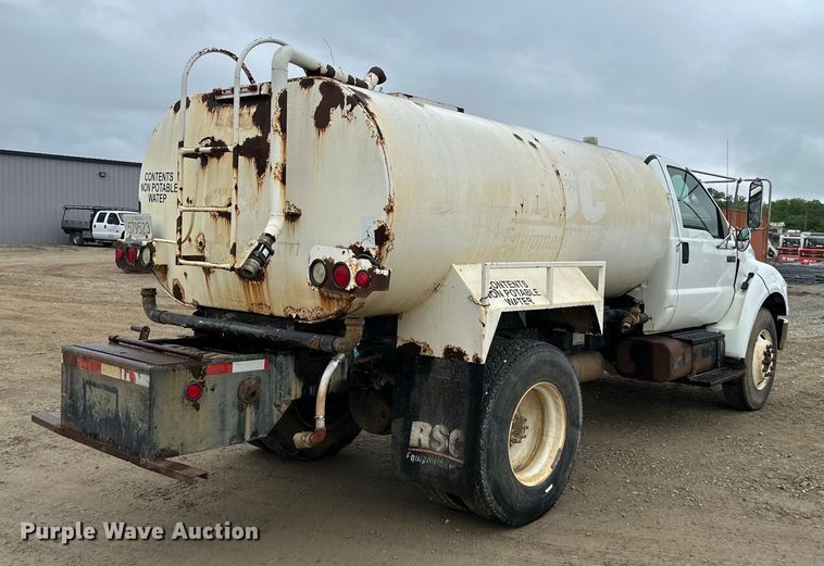 image for item NT9257 2006 Ford F750 Super Duty tank truck