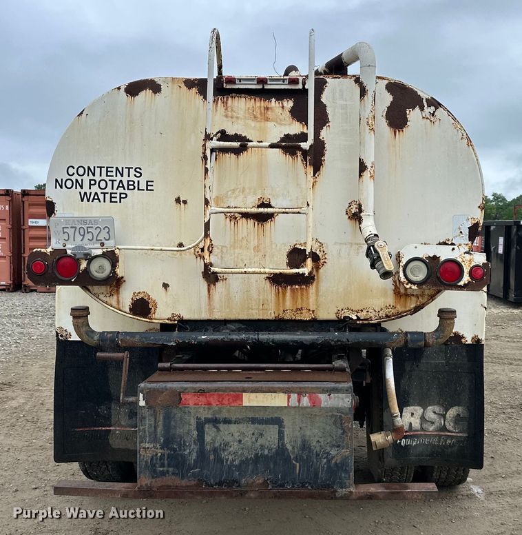 image for item NT9257 2006 Ford F750 Super Duty tank truck