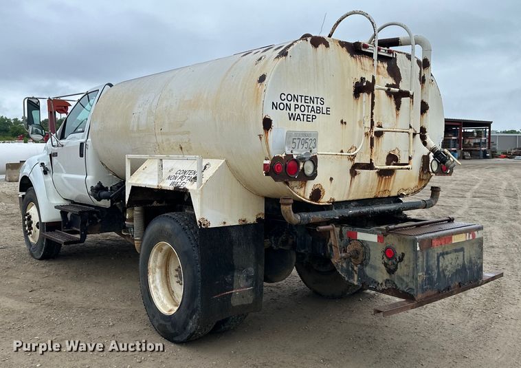 image for item NT9257 2006 Ford F750 Super Duty tank truck