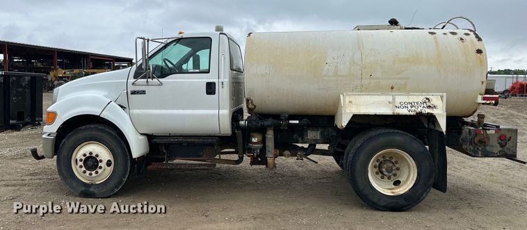 image for item NT9257 2006 Ford F750 Super Duty tank truck
