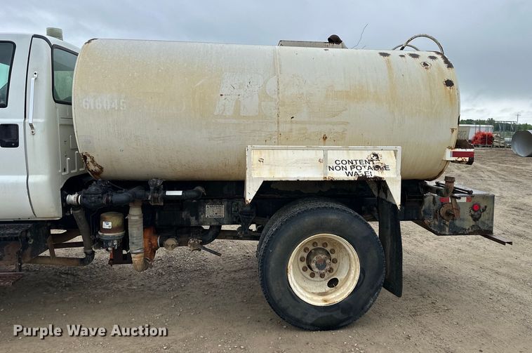 image for item NT9257 2006 Ford F750 Super Duty tank truck