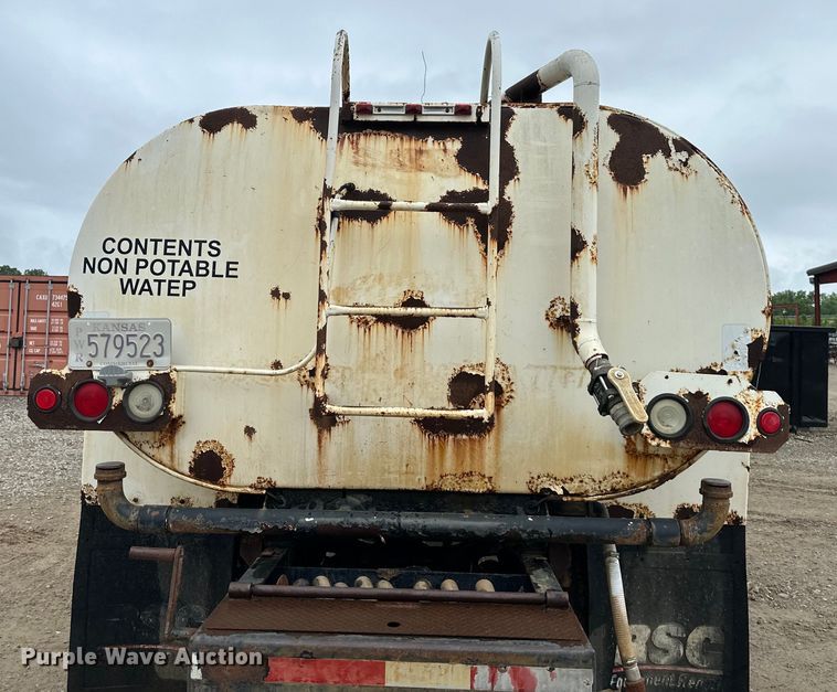 image for item NT9257 2006 Ford F750 Super Duty tank truck