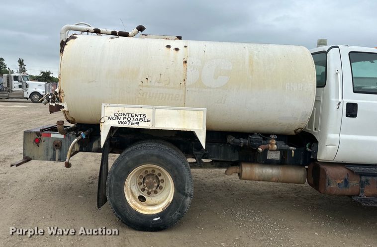 image for item NT9257 2006 Ford F750 Super Duty tank truck